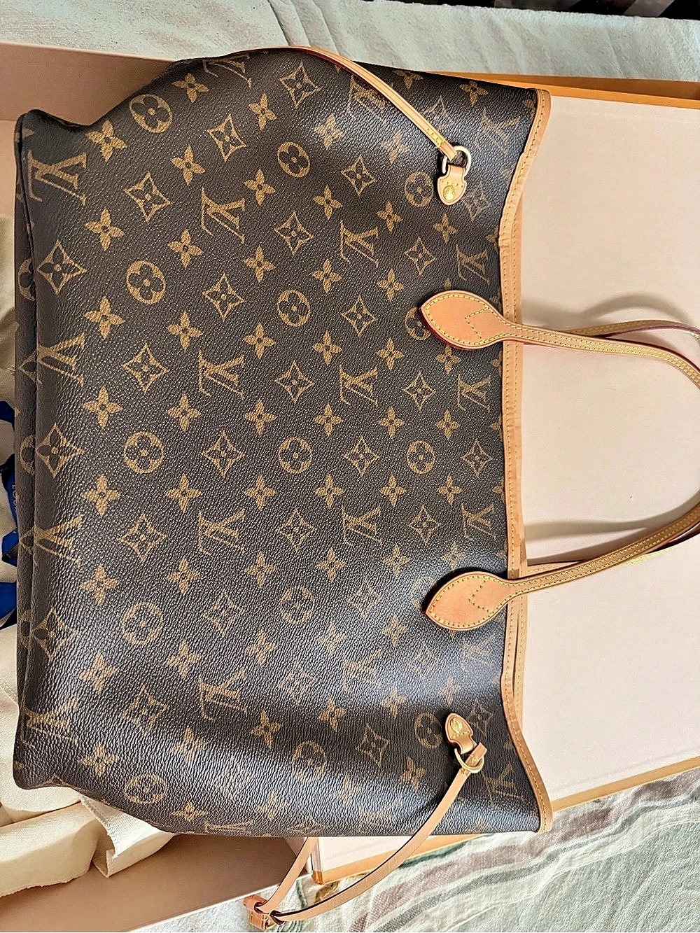 Louis Vuitton Neverfull MM Monogram Tote in Brown & Beige